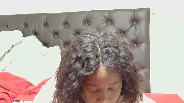 Snapshot of sluttylaura21 chatting on February 18, 2026, 4:21 am sluttylaura21 online show from February 18, 2026, 4:21 am