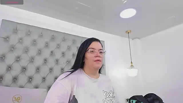 Snapshot of anette_cooper chatting on April 28, 2026, 3:33 am anette cooper online show from April 28, 2026, 3:33 am