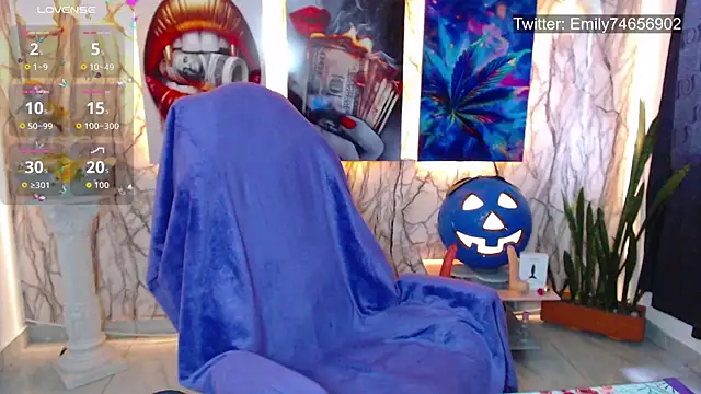 Snapshot of EmiTranny chatting on October 21, 2025, 9:03 pm EmiTranny online show from October 21, 2025, 9:03 pm