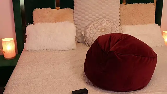 Snapshot of XeniaBlu chatting on December 22, 2025, 10:15 am XeniaBlu online show from December 22, 2025, 10:15 am