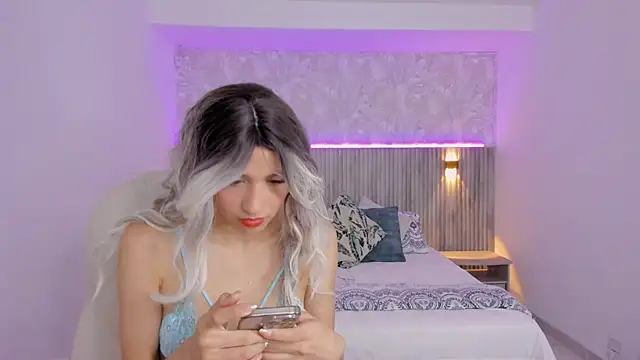 emilly smith 1 online show from March 8, 2025, 3:06 am