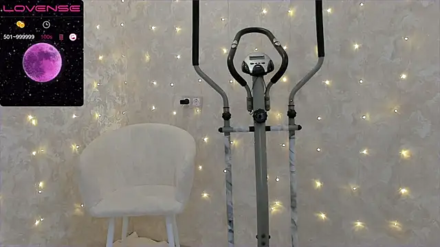 Snapshot of EvaSileZ chatting on February 10, 2025, 7:04 am EvaSileZ online show from February 10, 2025, 7:04 am