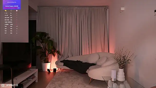 Snapshot of anniehillofficial chatting on January 28, 2025, 11:17 pm anniehillofficial online show from January 28, 2025, 11:17 pm