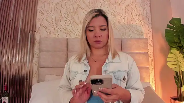 Gaia Stone online show from April 14, 2026, 11:04 am