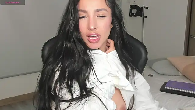 EvaMoet online show from February 28, 2025, 6:21 am