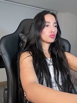 EvaMoet online show from December 17, 2024, 6:24 am