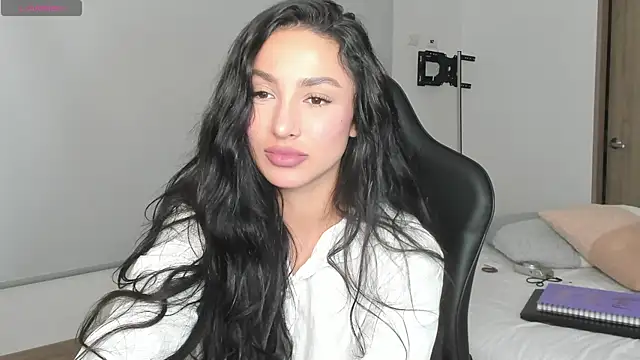 EvaMoet online show from February 27, 2025, 8:02 am