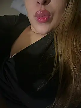 dannasaenz40 online show from July 18, 2026, 9:56 pm