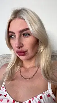 Snapshot of Mia_Roxie chatting on November 3, 2025, 2:39 am Mia Roxie online show from November 3, 2025, 2:39 am