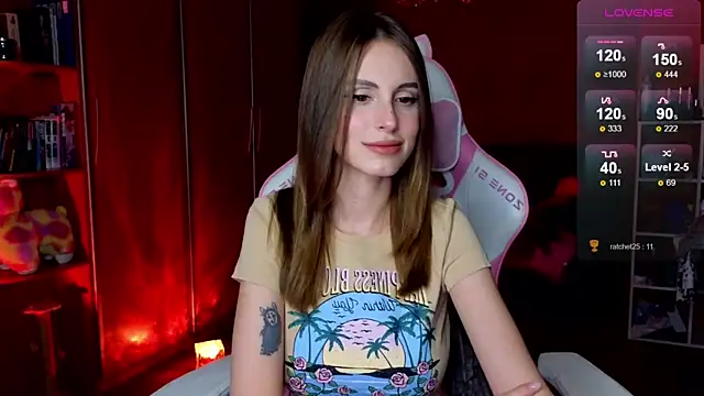 Snapshot of EdelineMaher chatting on October 27, 2025, 3:13 pm EdelineMaher online show from October 27, 2025, 3:13 pm