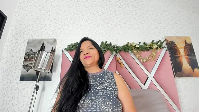 veronica salas online show from December 3, 2025, 8:52 pm