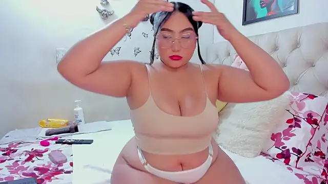 Snapshot of NayaWayne chatting on July 25, 2026, 4:57 pm NayaWayne online show from July 25, 2026, 4:57 pm