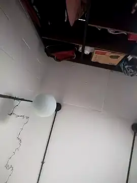 alicce moon  online show from April 3, 2026, 9:10 pm