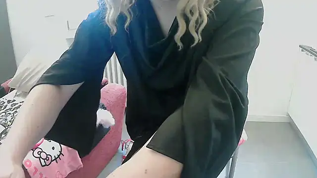 CristinaTrav online show from February 10, 2026, 3:00 pm