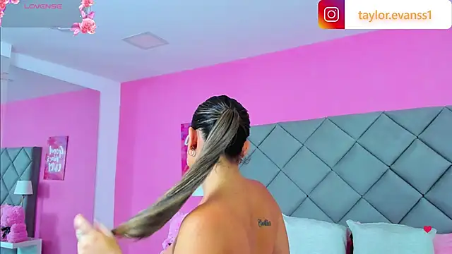 TaylorEvanss online show from September 23, 2025, 9:33 pm