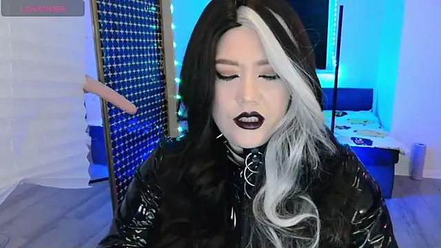 wickedxqueen online show from March 8, 2026, 10:13 pm