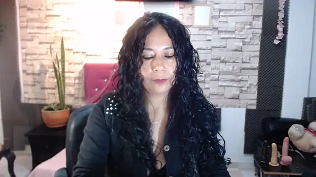 Snapshot of MarianaNight02 chatting on December 30, 2024, 11:17 pm MarianaNight02 online show from December 30, 2024, 11:17 pm