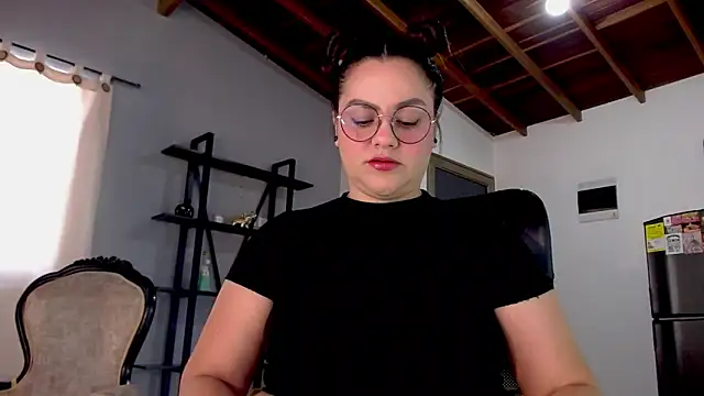 maela1 online show from September 21, 2025, 3:17 pm