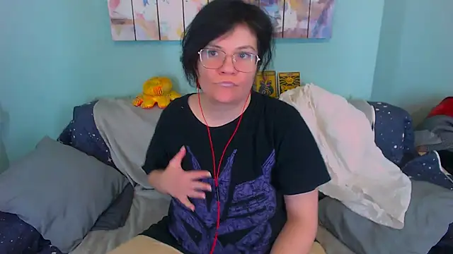 Snapshot of EverlyRays chatting on February 13, 2026, 6:02 am EverlyRays online show from February 13, 2026, 6:02 am