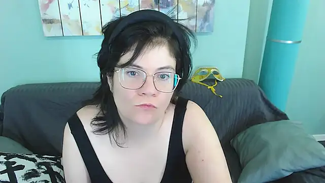 EverlyRays online show from February 17, 2025, 7:23 pm