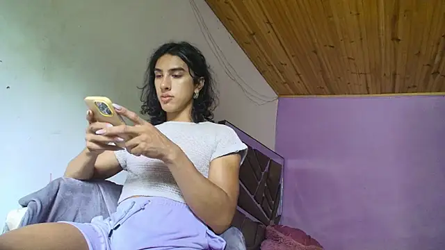 Snapshot of roxana_collins chatting on October 14, 2025, 2:39 pm roxana collins online show from October 14, 2025, 2:39 pm