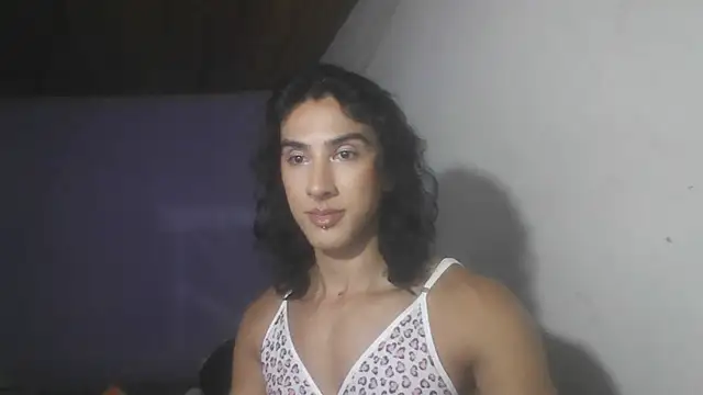 Snapshot of roxana_collins chatting on October 22, 2025, 4:01 am roxana collins online show from October 22, 2025, 4:01 am