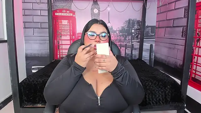 Snapshot of tifanny_bigboobs11 chatting on April 2, 2026, 10:00 am tifanny bigboobs11 online show from April 2, 2026, 10:00 am