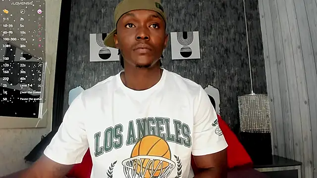 Snapshot of DannSmmith chatting on November 9, 2025, 10:08 am DannSmmith online show from November 9, 2025, 10:08 am