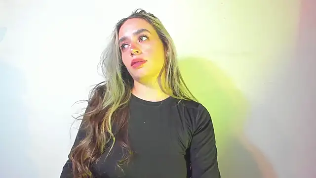 Snapshot of Natalia_Suarez chatting on October 2, 2025, 2:15 am Natalia Suarez online show from October 2, 2025, 2:15 am