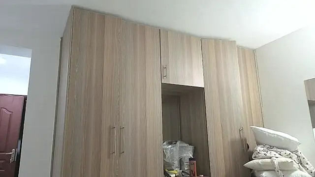 Elegant Ebony online show from October 2, 2025, 6:44 pm