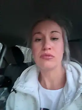 Snapshot of Dina-Light chatting on March 22, 2025, 5:41 pm Dina-Light online show from March 22, 2025, 5:41 pm