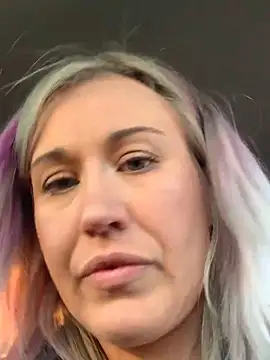 Snapshot of Dina-Light chatting on March 18, 2025, 4:39 pm Dina-Light online show from March 18, 2025, 4:39 pm