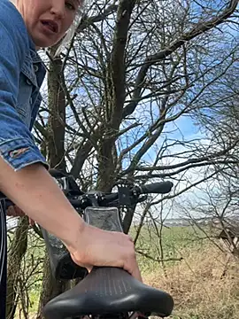 Snapshot of Dina-Light chatting on March 22, 2025, 1:30 pm Dina-Light online show from March 22, 2025, 1:30 pm