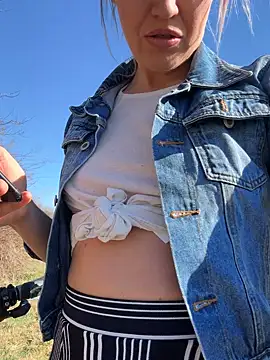 Snapshot of Dina-Light chatting on March 19, 2025, 2:02 pm Dina-Light online show from March 19, 2025, 2:02 pm