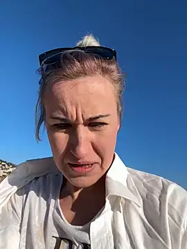 Snapshot of Dina-Light chatting on December 30, 2024, 2:08 pm Dina-Light online show from December 30, 2024, 2:08 pm