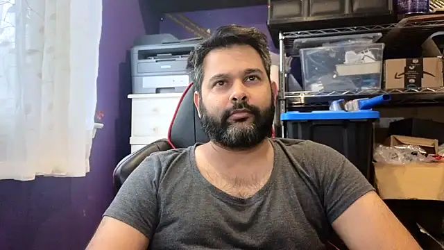 Snapshot of Sakhtlaundaz chatting on November 9, 2025, 4:44 pm Sakhtlaundaz online show from November 9, 2025, 4:44 pm