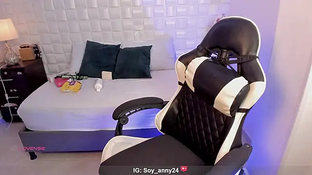 Snapshot of anny_rouse24 chatting on January 14, 2026, 2:37 am anny rouse24 online show from January 14, 2026, 2:37 am