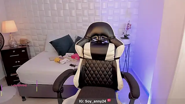 Snapshot of anny_rouse24 chatting on January 6, 2026, 2:48 am anny rouse24 online show from January 6, 2026, 2:48 am