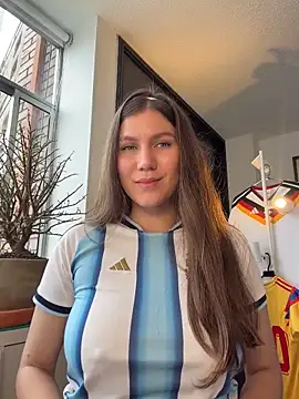 Snapshot of AmelieLaurent_ chatting on June 20, 2026, 4:56 pm AmelieLaurent online show from June 20, 2026, 4:56 pm