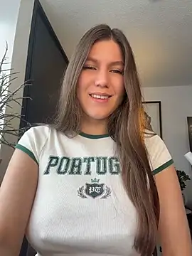 Snapshot of AmelieLaurent_ chatting on July 5, 2026, 4:58 pm AmelieLaurent online show from July 5, 2026, 4:58 pm