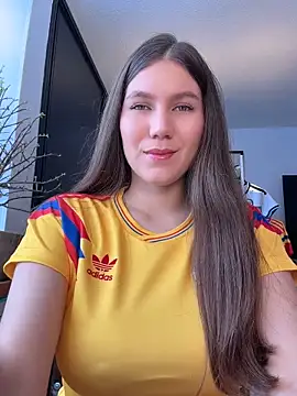 Snapshot of AmelieLaurent_ chatting on June 18, 2026, 3:50 pm AmelieLaurent online show from June 18, 2026, 3:50 pm