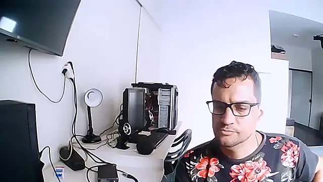 Snapshot of david_hotwheels chatting on October 25, 2025, 4:40 pm david hotwheels online show from October 25, 2025, 4:40 pm