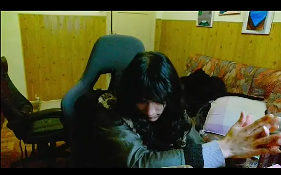 Snapshot of calliemaggotbone chatting on December 15, 2025, 2:45 pm calliemaggotbone online show from December 15, 2025, 2:45 pm