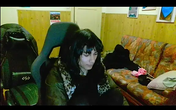 Snapshot of calliemaggotbone chatting on December 18, 2025, 12:05 am calliemaggotbone online show from December 18, 2025, 12:05 am