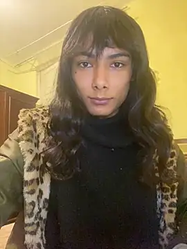 Snapshot of calliemaggotbone chatting on December 16, 2025, 12:20 pm calliemaggotbone online show from December 16, 2025, 12:20 pm