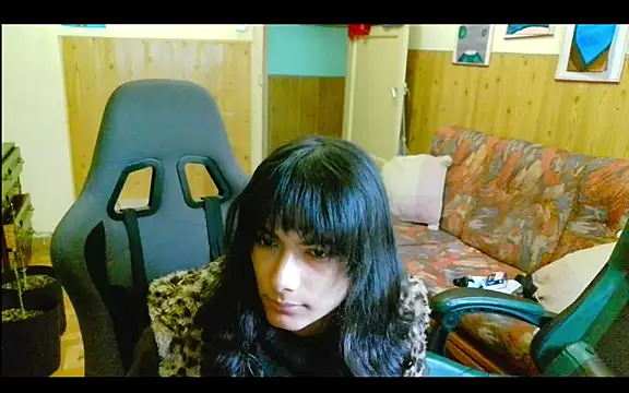 Snapshot of calliemaggotbone chatting on December 20, 2025, 2:09 pm calliemaggotbone online show from December 20, 2025, 2:09 pm