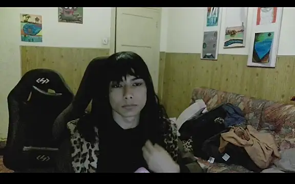 Snapshot of calliemaggotbone chatting on December 14, 2025, 1:17 pm calliemaggotbone online show from December 14, 2025, 1:17 pm