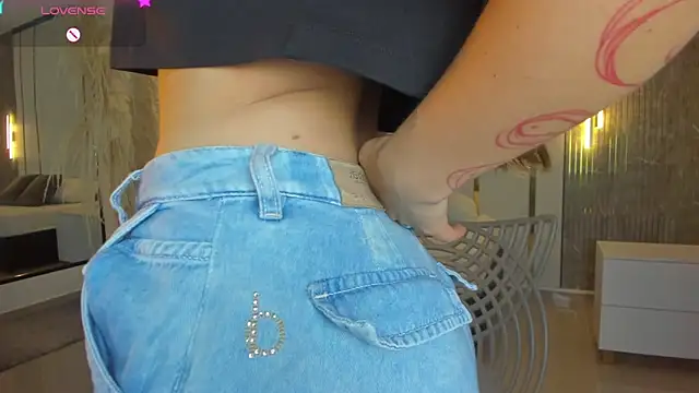 Snapshot of riley_sierra chatting on December 17, 2025, 12:32 pm riley sierra online show from December 17, 2025, 12:32 pm