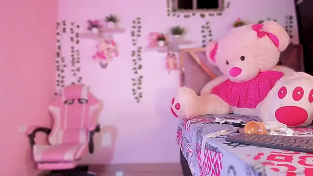 Emily restrepo online show from November 11, 2025, 6:19 am