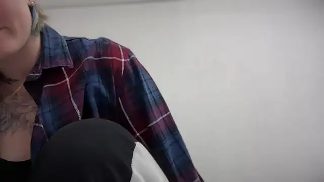 Isabel-Bailey online show from October 3, 2025, 9:05 pm